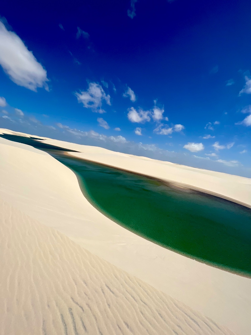 Lagoa de água doce entre as dunas dos Lençóis